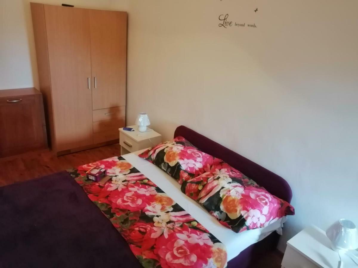 Ferienwohnung Apartman Tea Pula Exterior foto