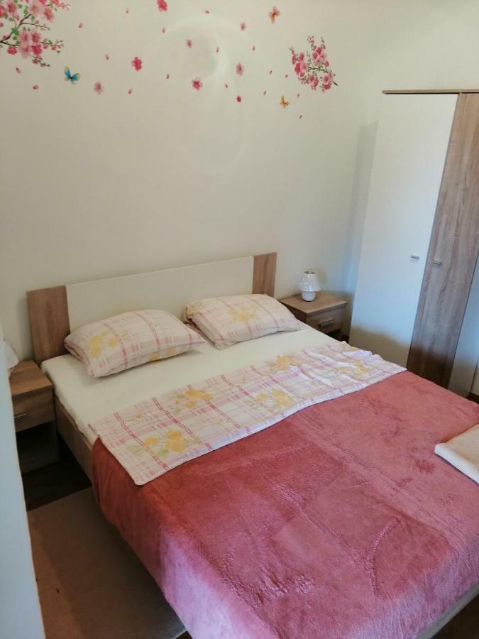 Ferienwohnung Apartman Tea Pula Exterior foto