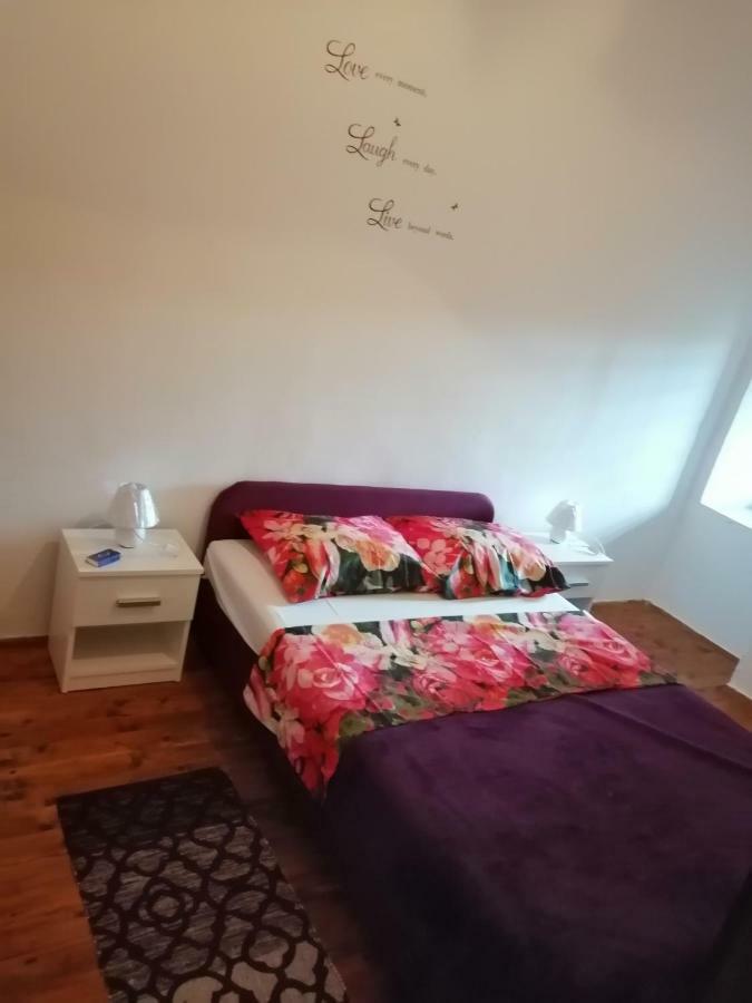 Ferienwohnung Apartman Tea Pula Exterior foto