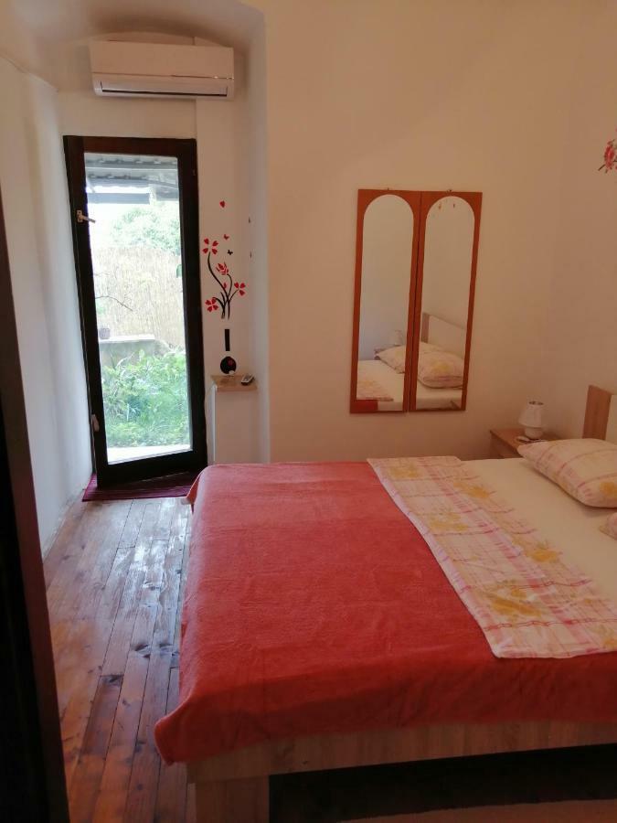 Ferienwohnung Apartman Tea Pula Exterior foto